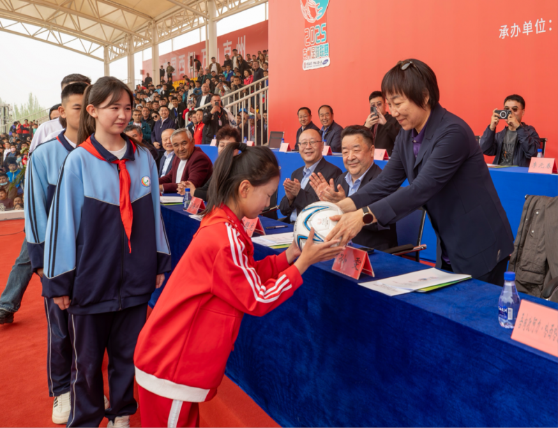 中国银行·中银三星人寿“石榴籽杯”2025克州足球联赛正式开赛 以金融力量推动体育强国建设(图2)