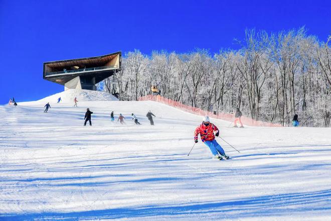 央地合作大型冰雪项目！中旅国际收购吉林松花湖滑雪度假区(图2)