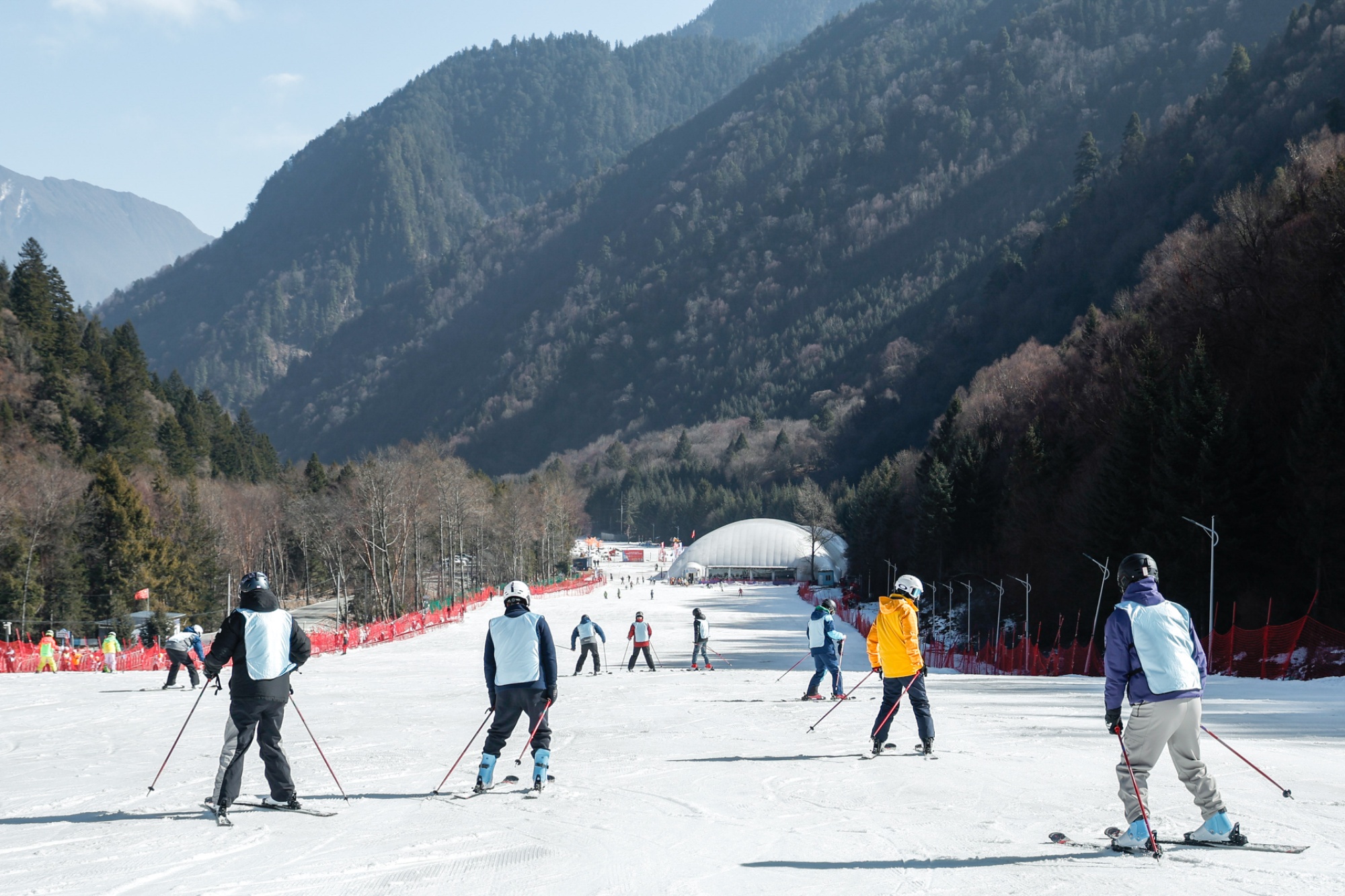 四川阿坝州举办滑雪二级社会体育指导员培训 夯实冰雪人才基础(图2)