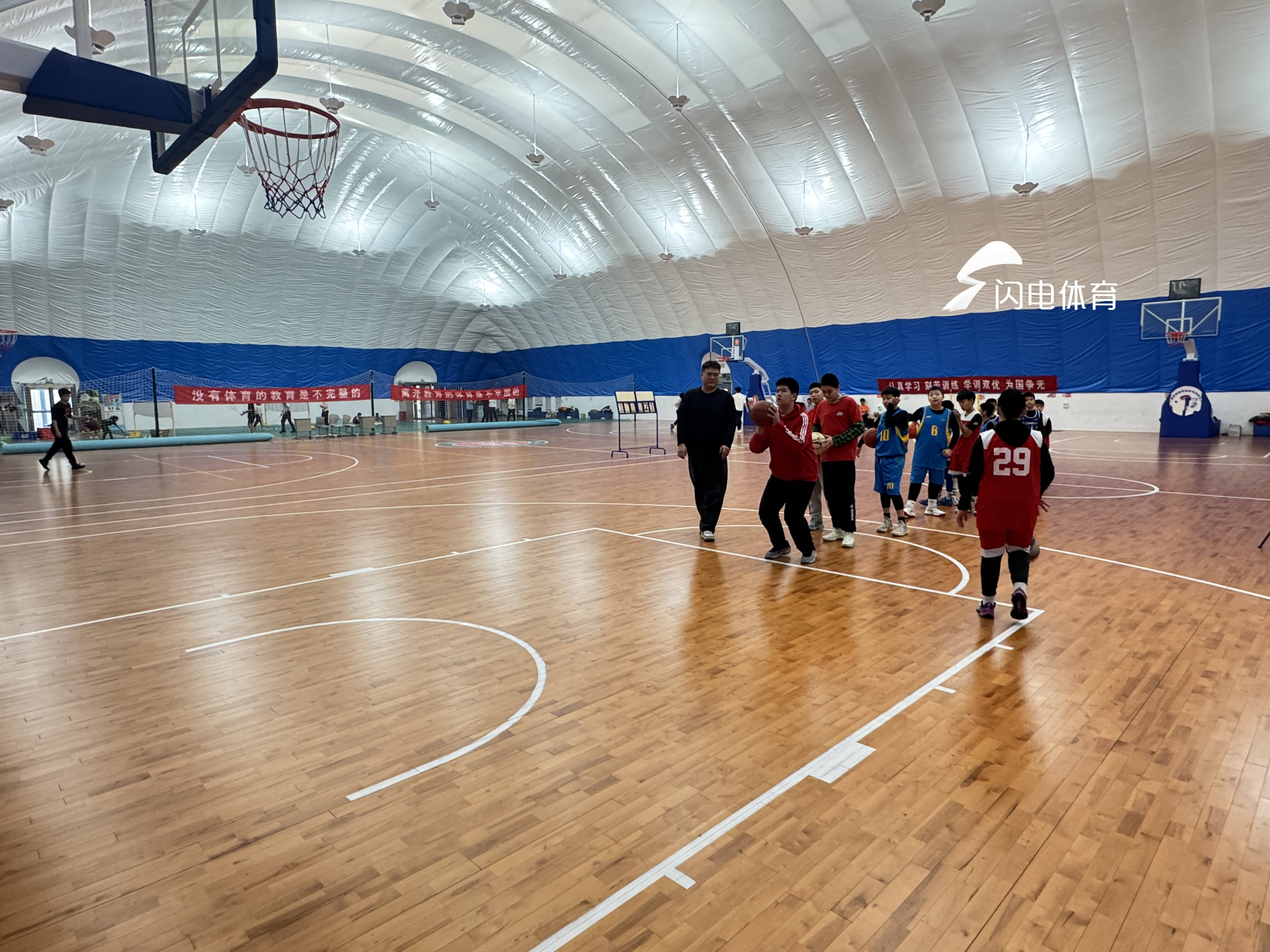 新春走基层丨体育培训促消费 运动场上过大年