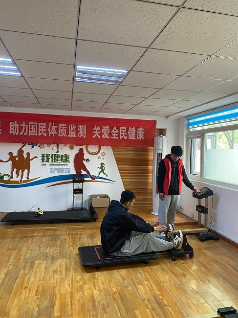 给老年人参与体育锻炼行方便