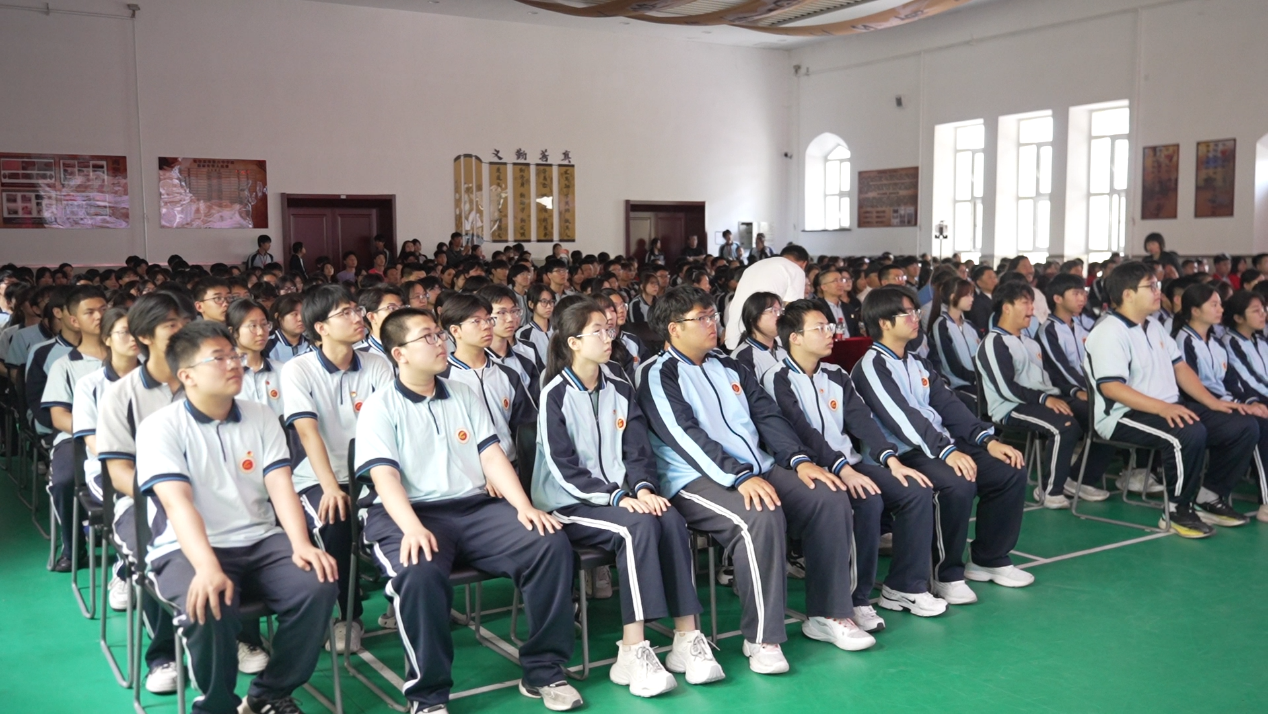 龙舟划进校园文化浸润青春-“龙舟文化进校园”专题活动在哈尔滨市第八中学校成功举行(图2)